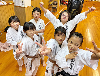 日本空手道糸洲会 富永道場は、幼児・小学生・中学生が中心の大阪市此花区にある空手道場です。